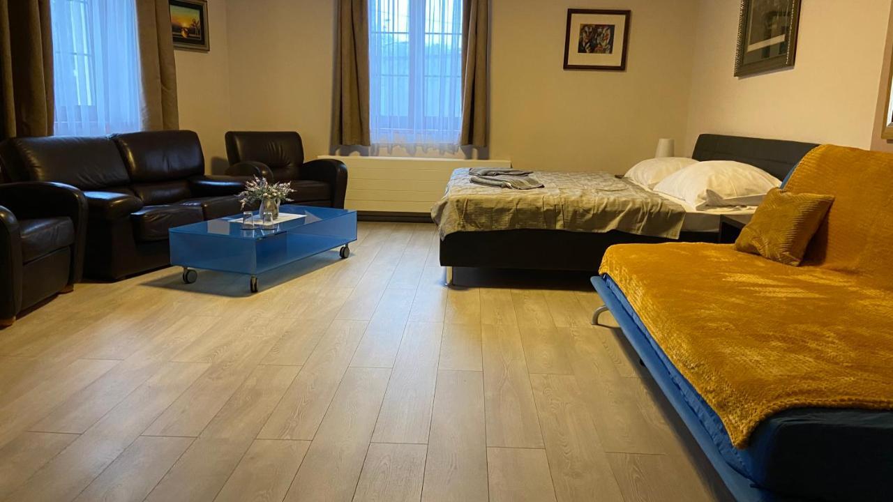4Rooms Roztoky Esterno foto