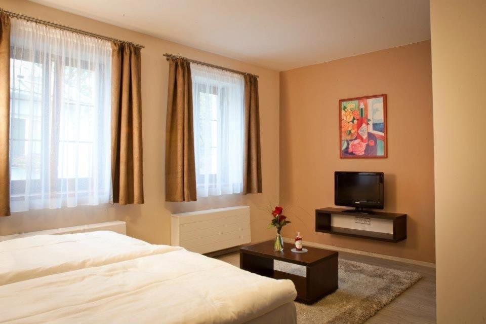4Rooms Roztoky Esterno foto